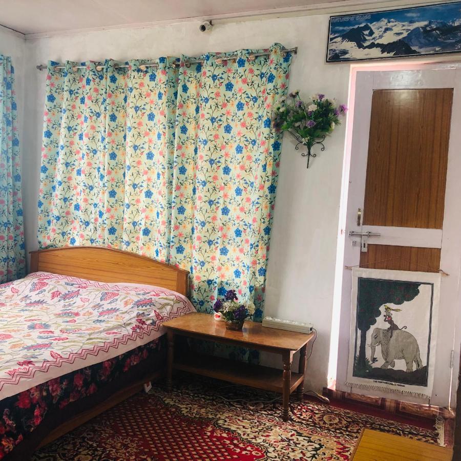 Apartament New World Srīnagar Zewnętrze zdjęcie